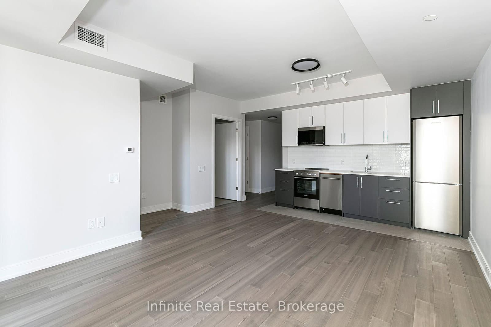 664 Spadina Avenue, Unit 301