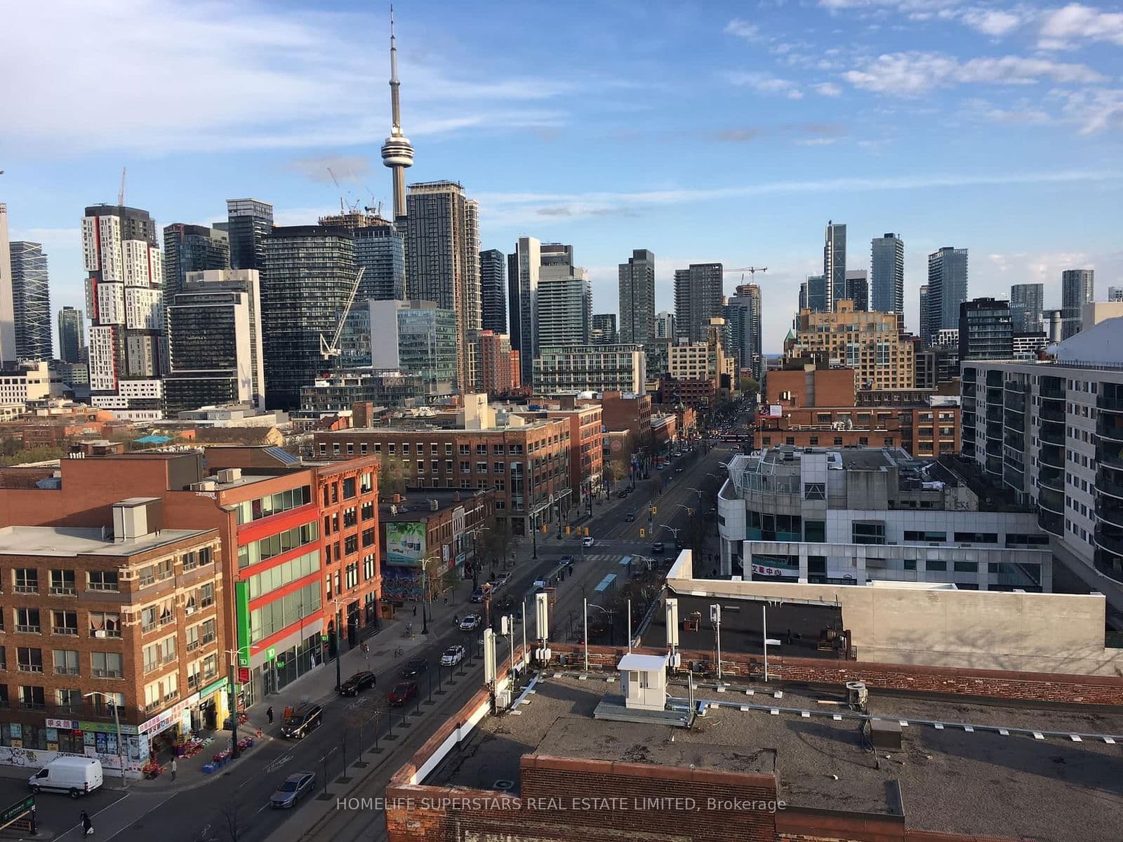 #305 - 10 Willison Square N