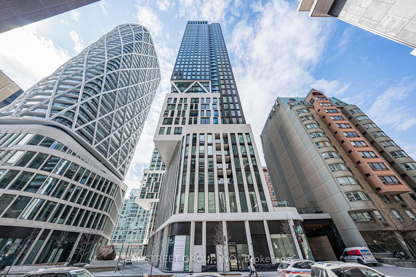 #606 - 238 Simcoe Street