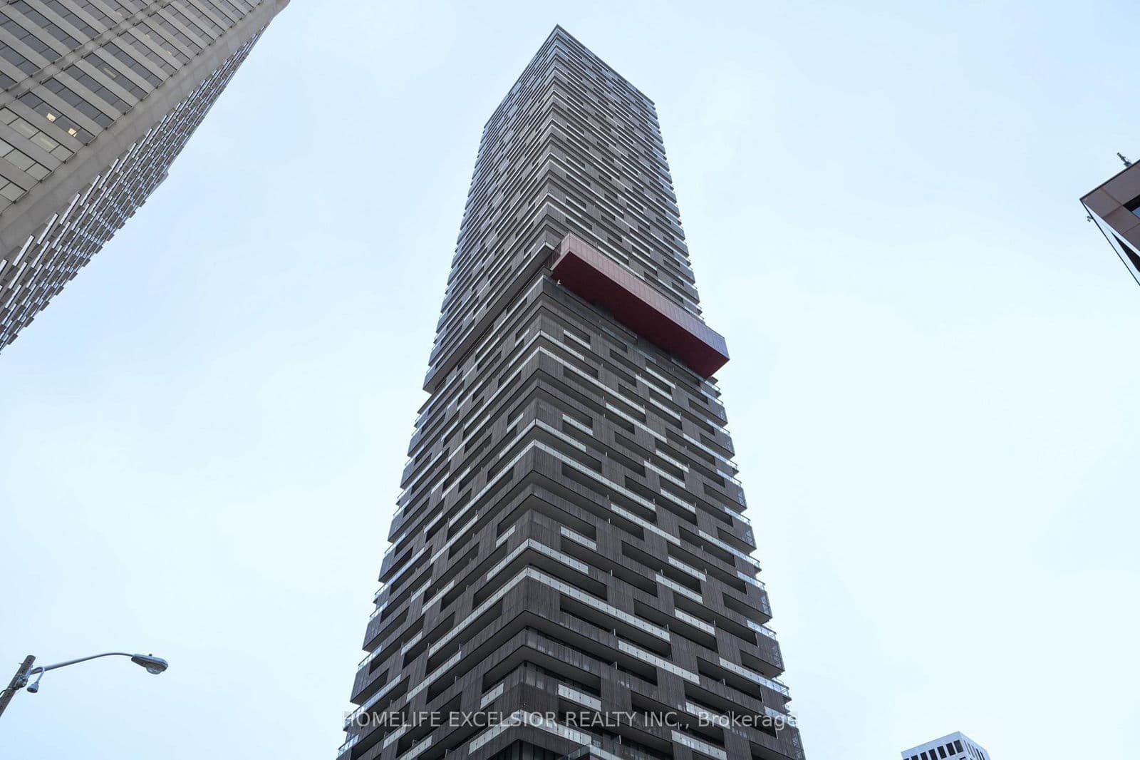 #2002 - 8 Eglinton Avenue E