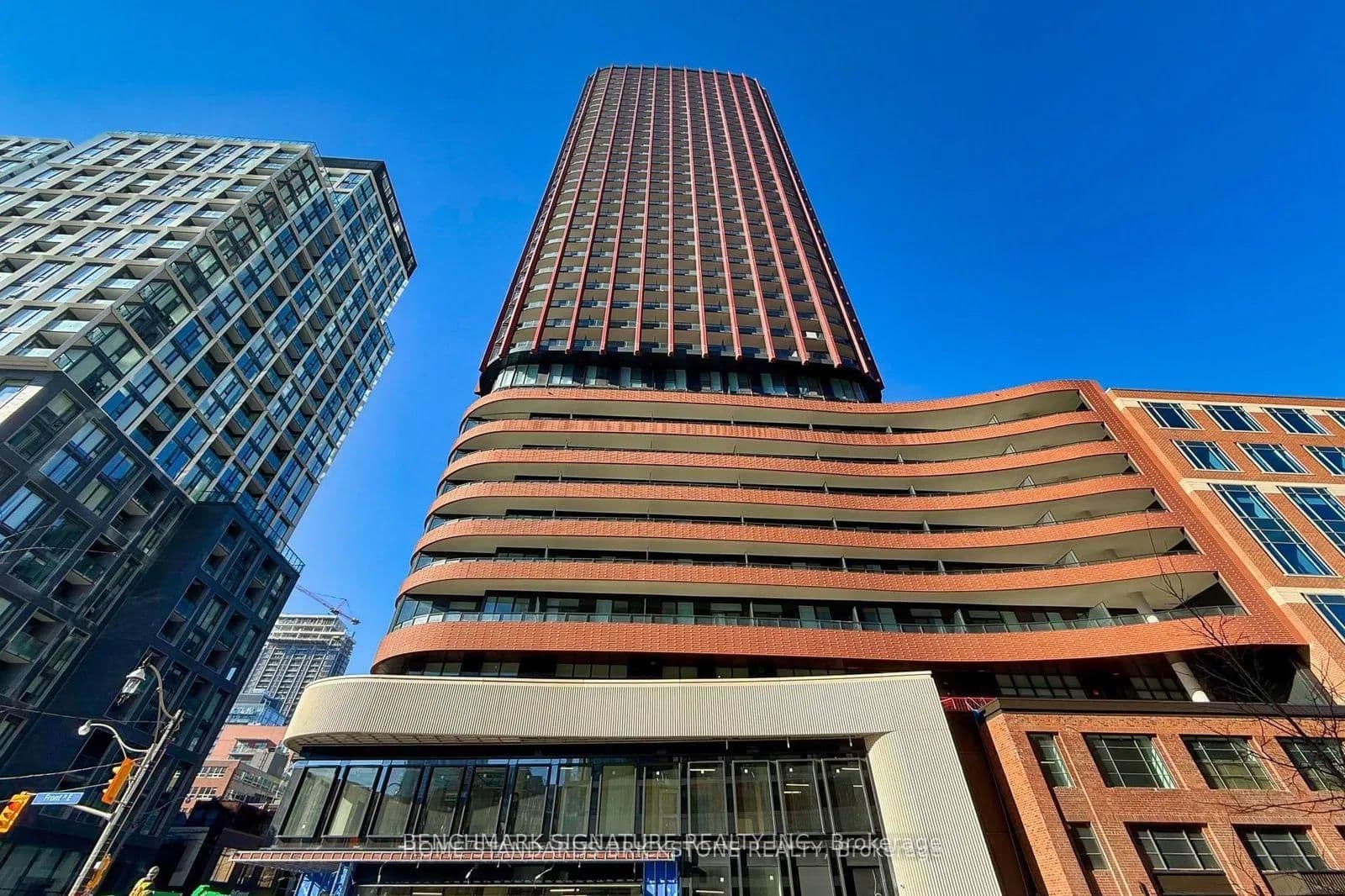 #4005 - 180 Front Street E