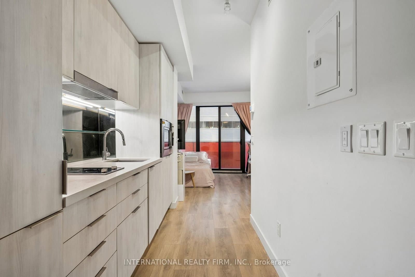 215 Queen Street W, Unit 1307