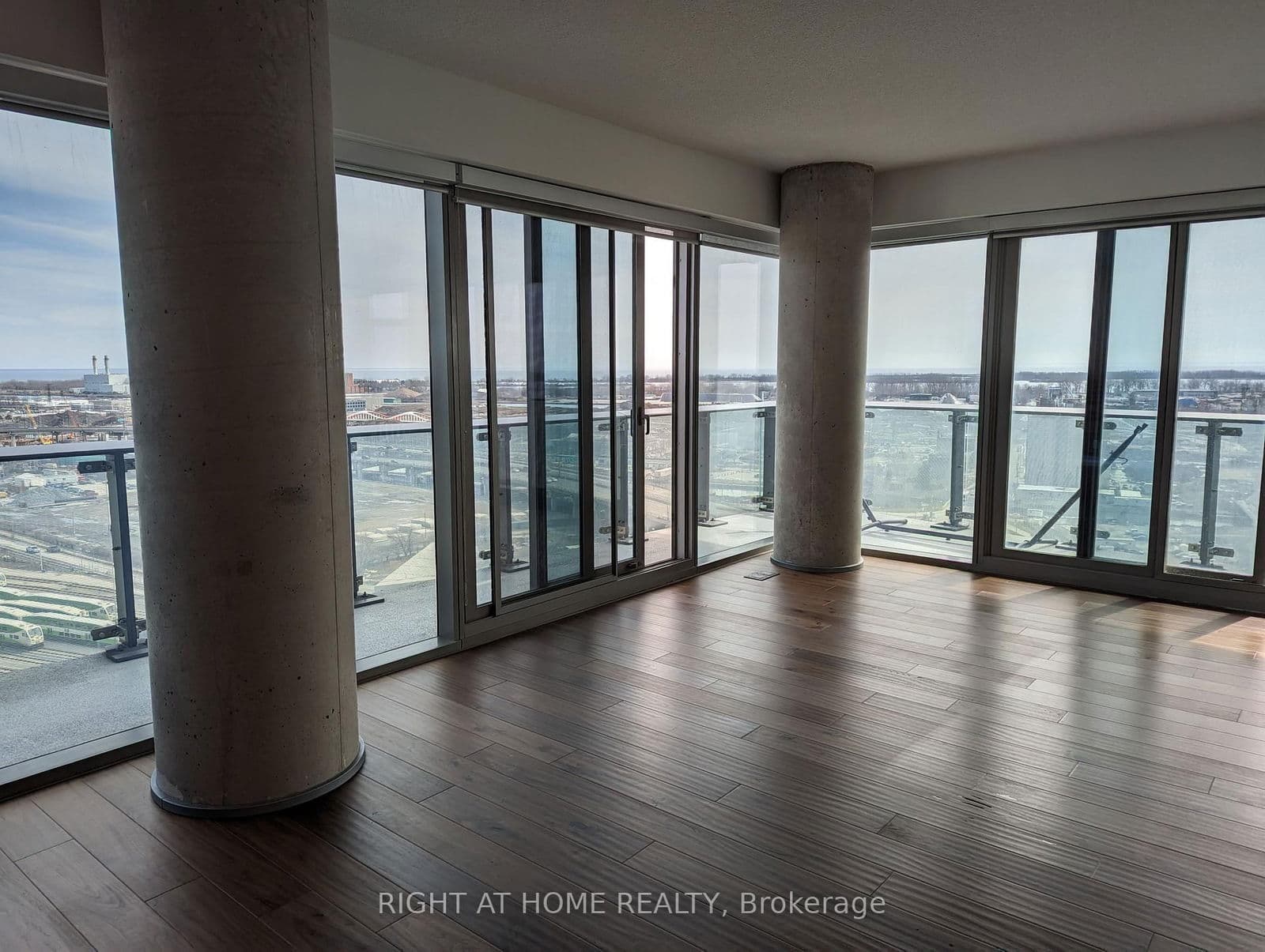 #1907 - 390 Cherry Street