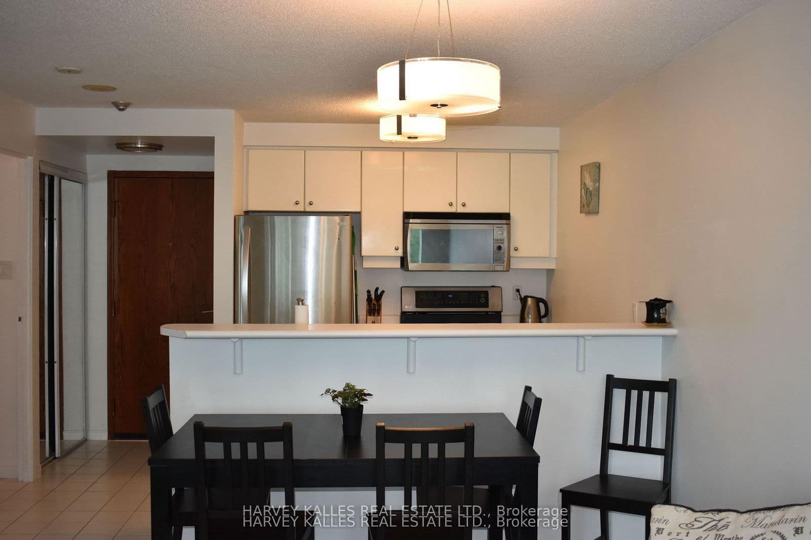 #705 - 10 Yonge Street