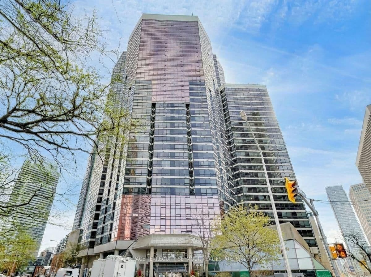 #1407 - 1001 Bay Street