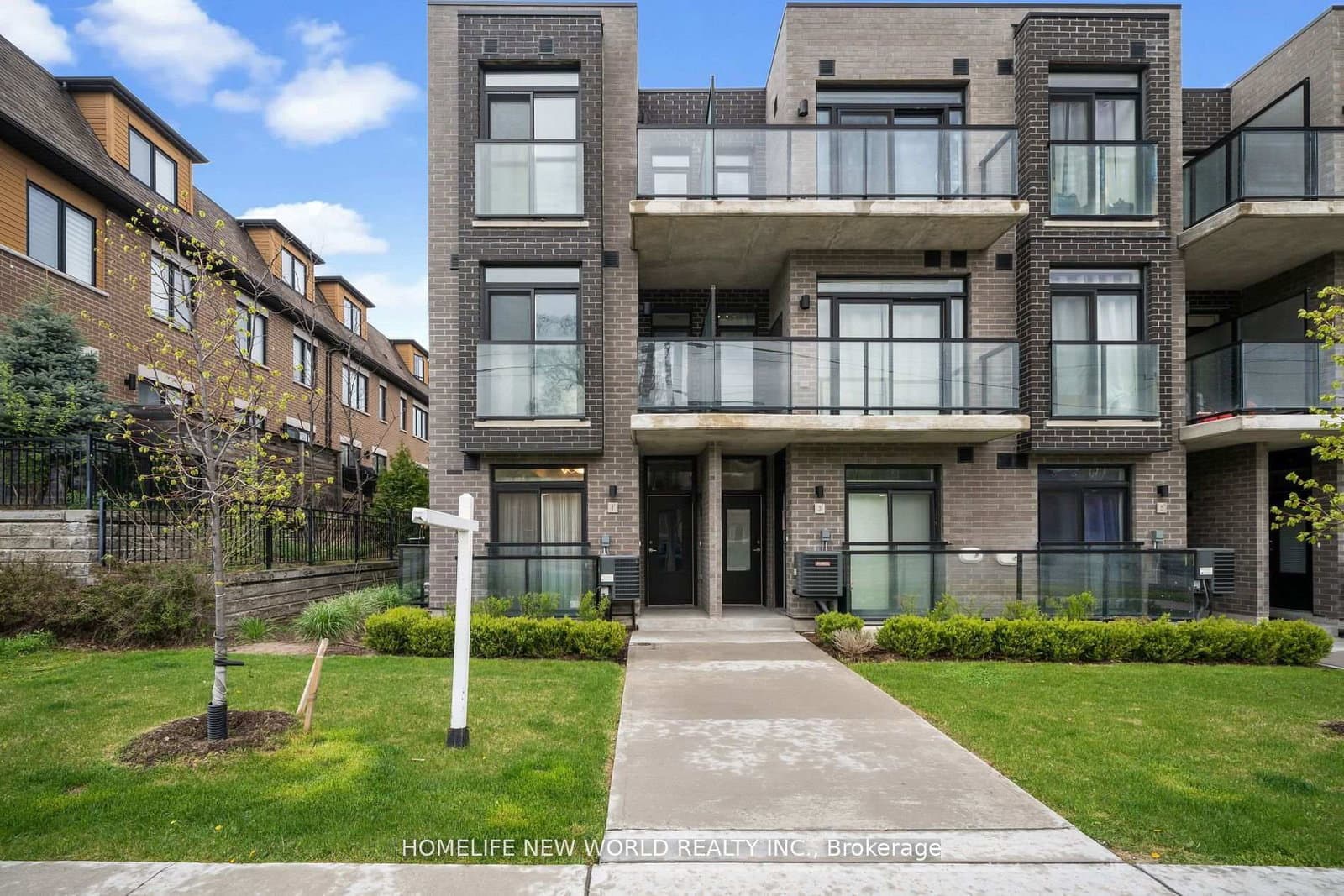 260 FINCH Avenue E, Unit 2