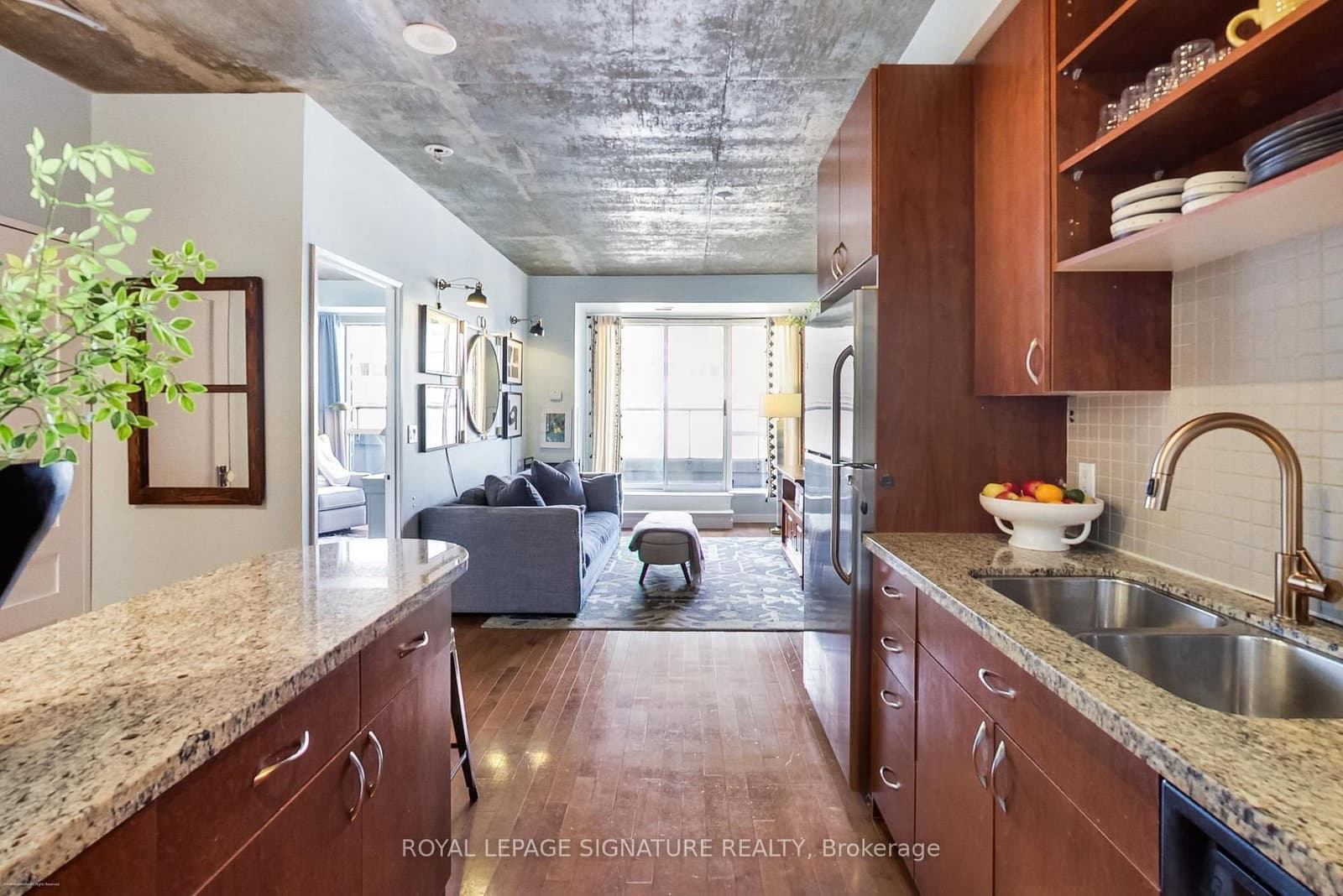 #718 - 1005 King Street W