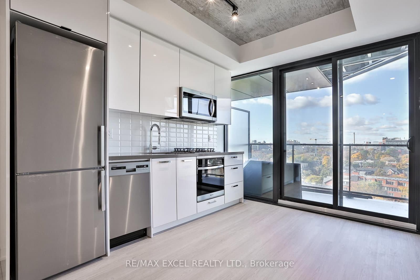 195 McCaul Street, Unit 914