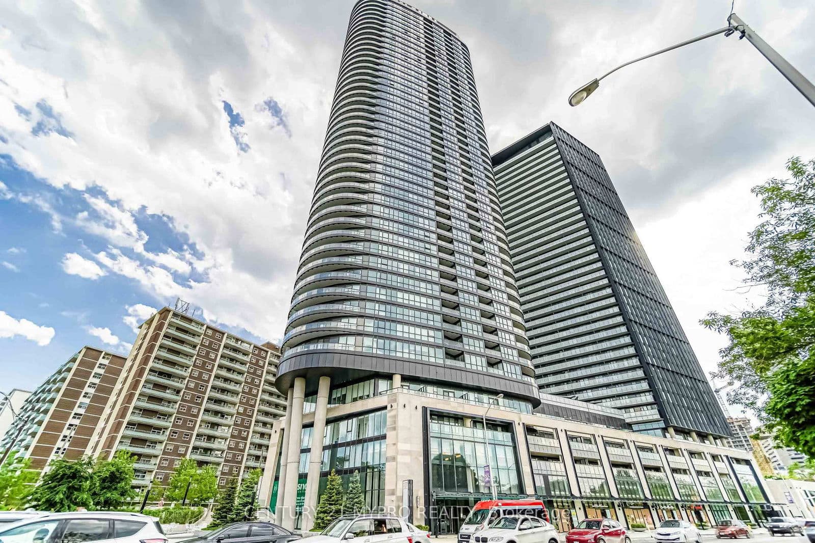 #1621 - 585 Bloor Street E