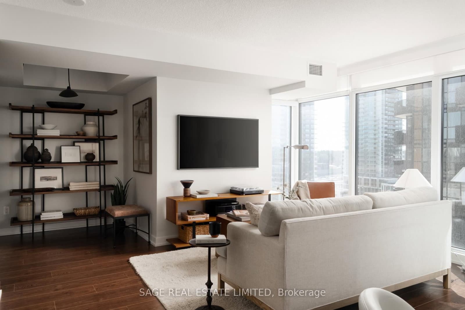 72 Esther Shiner Boulevard, Unit 1607