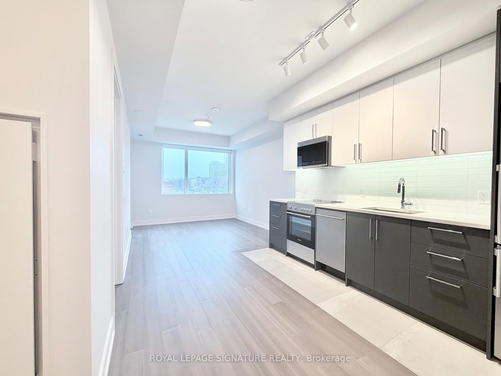 664 Spadina Avenue, Unit 406
