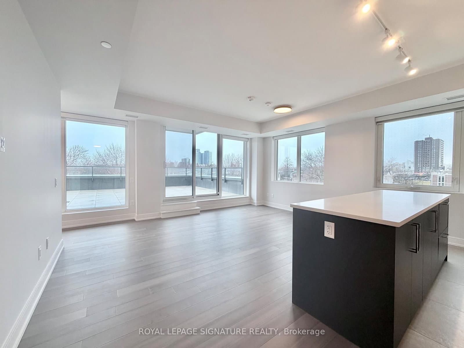 664 Spadina Avenue, Unit 403