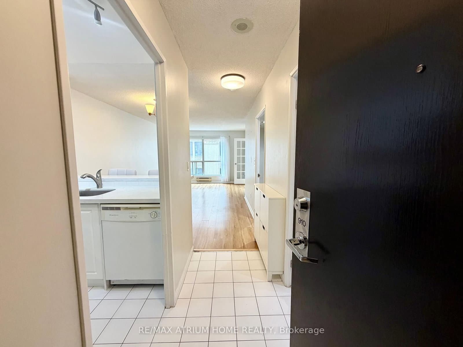 #910 - 7 Carlton Street