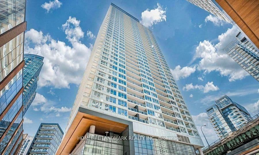 #605 - 19 Bathurst Street