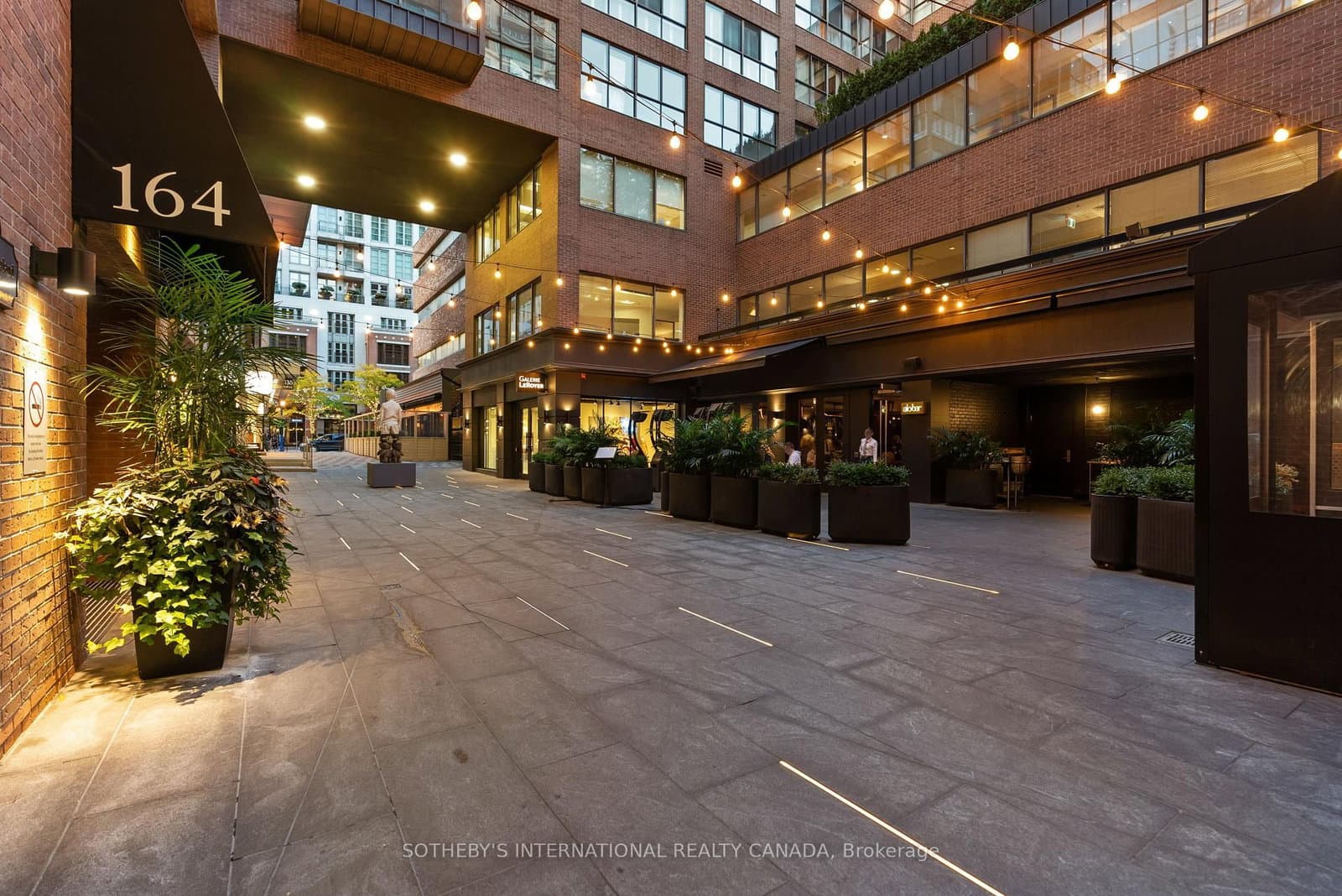 #608 - 164 Cumberland Street