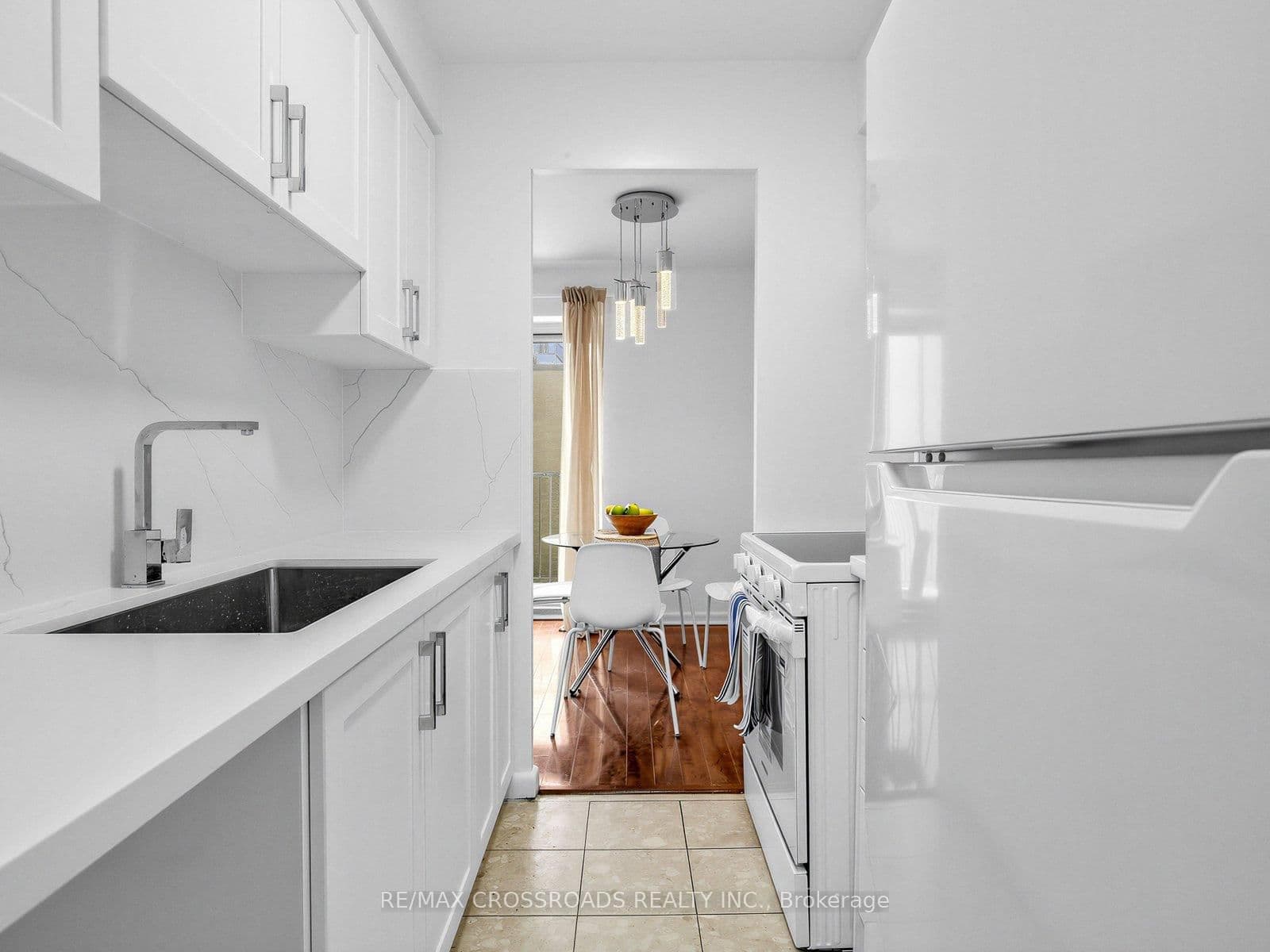 #407 - 8 Kingsbridge Court