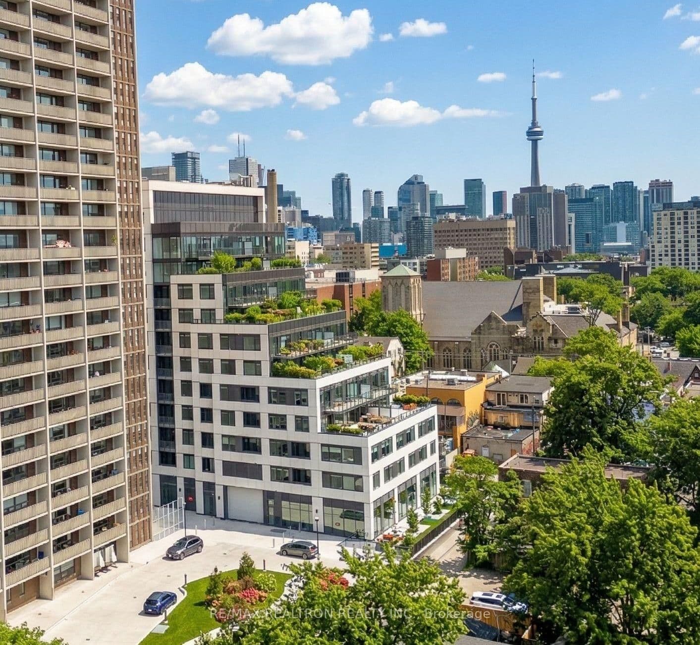 #404 - 664 Spadina Avenue