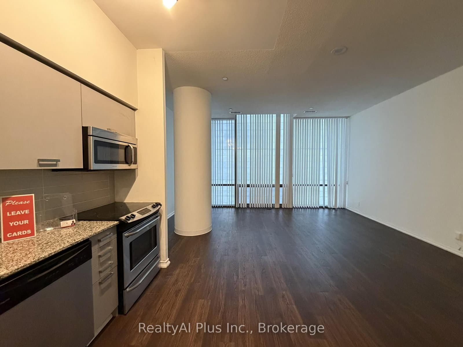 #213 - 832 Bay Street