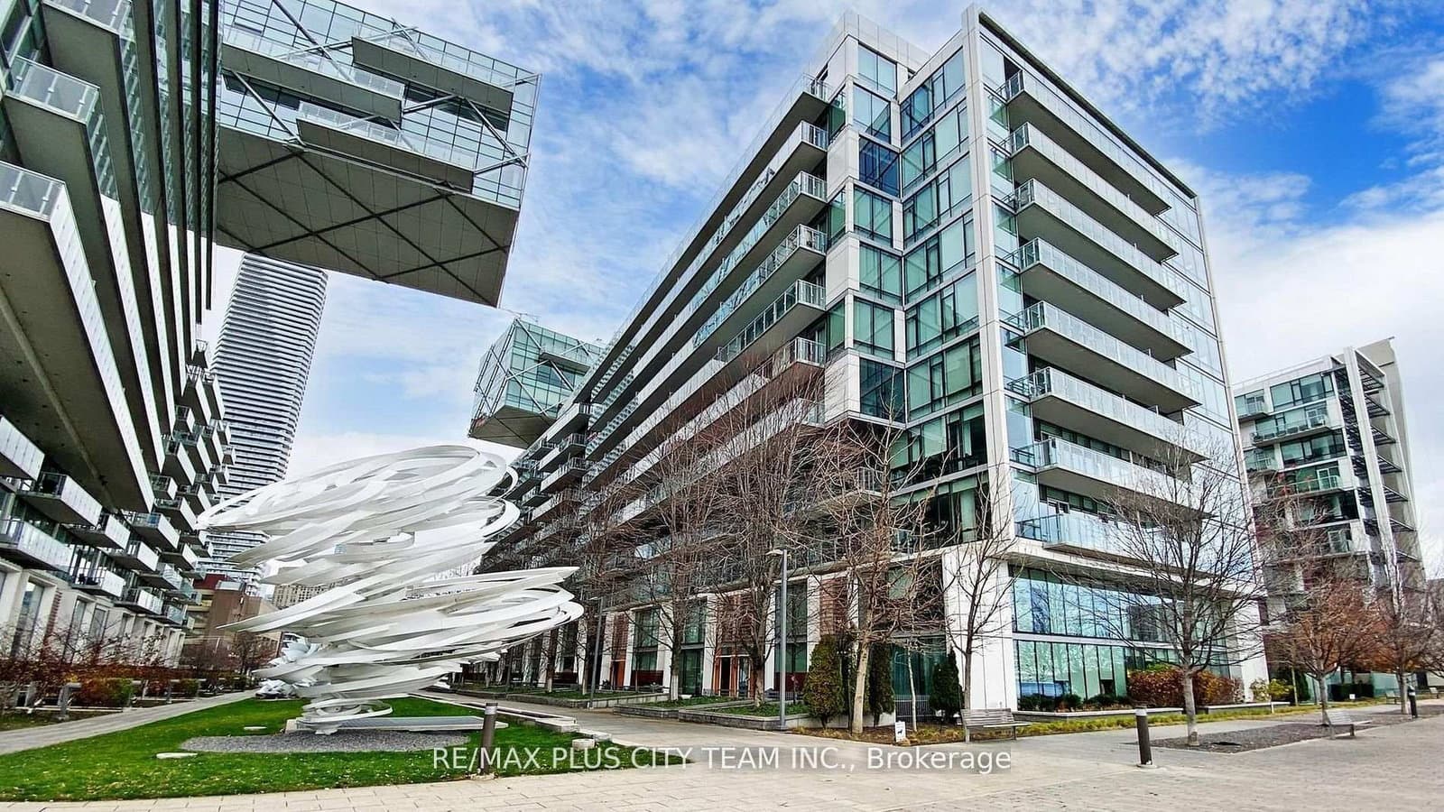 39 Queens Quay E, Unit 1305