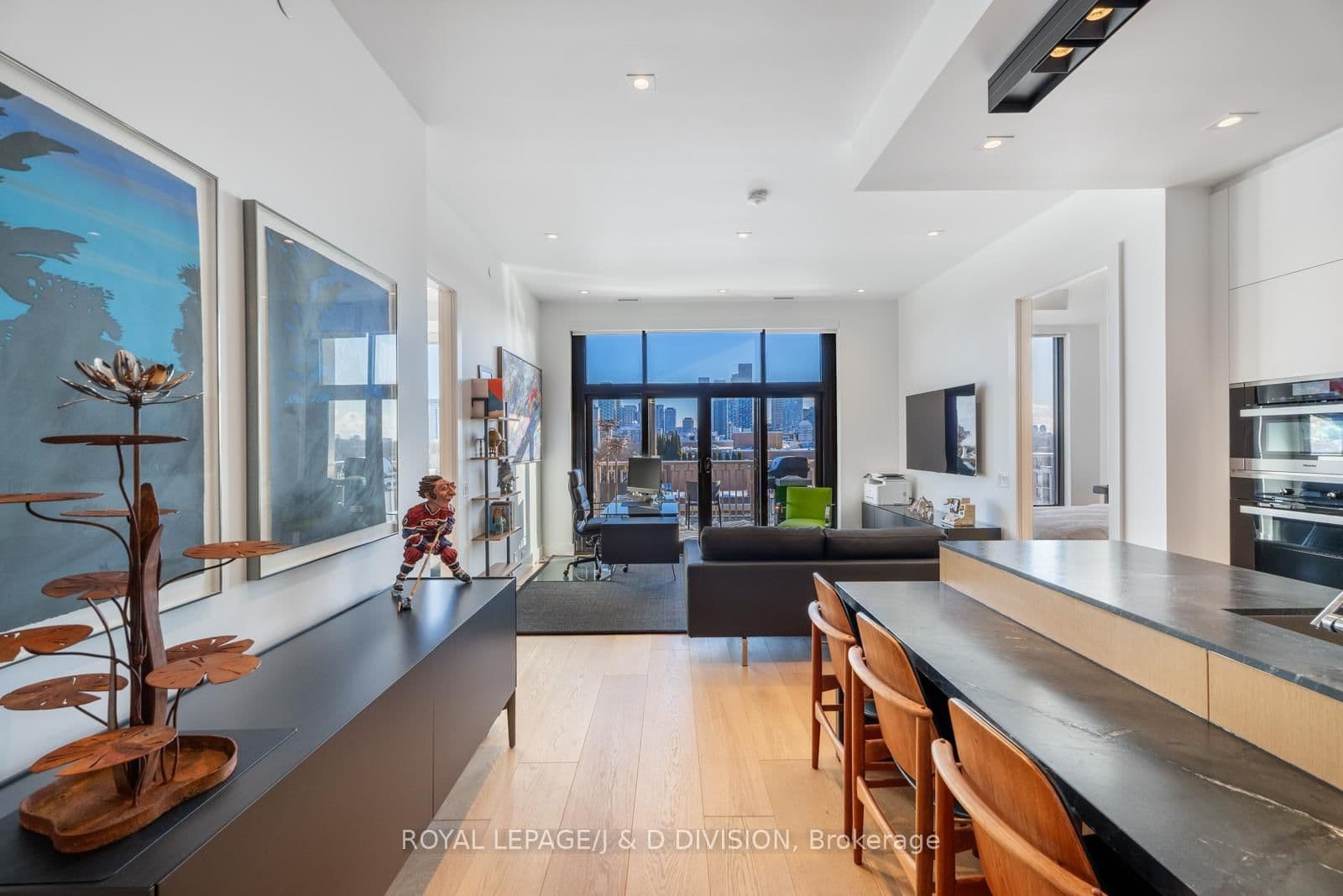 #710 - 1 Strathgowan Avenue