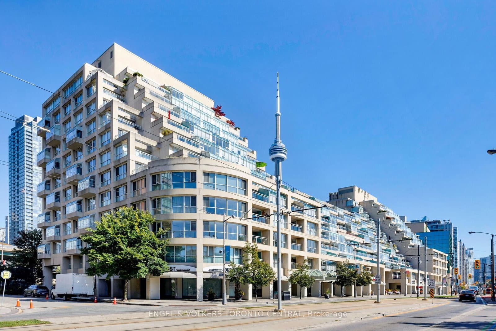 #803E - 460 Queens Quay Way W