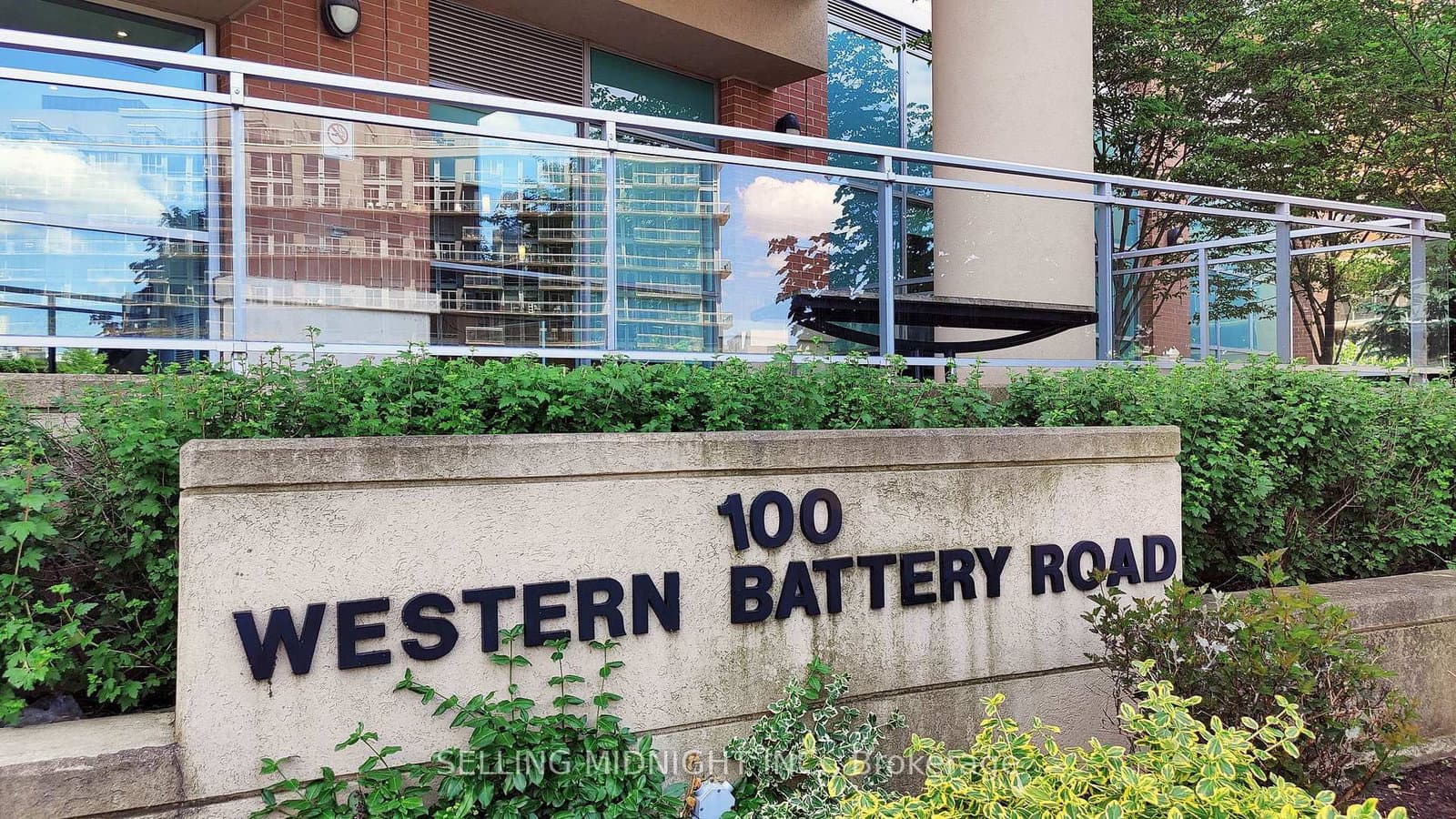 #711 - 100 Western Battery Road