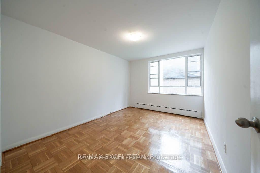 #207 - 77 Erskine Avenue