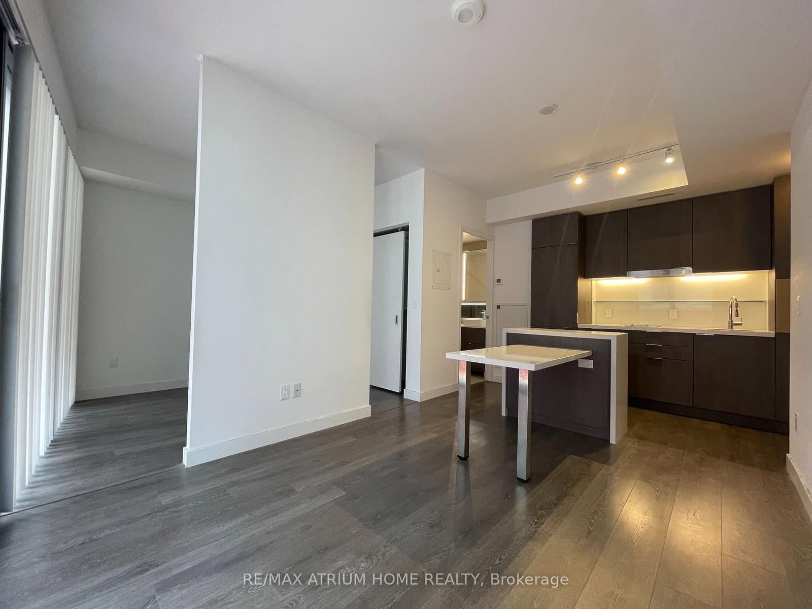 #915 - 215 Queen Street W