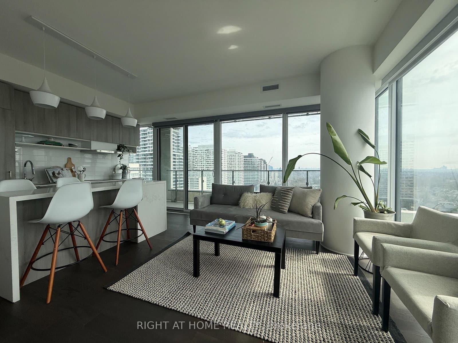 #2004 - 5 Soudan Avenue