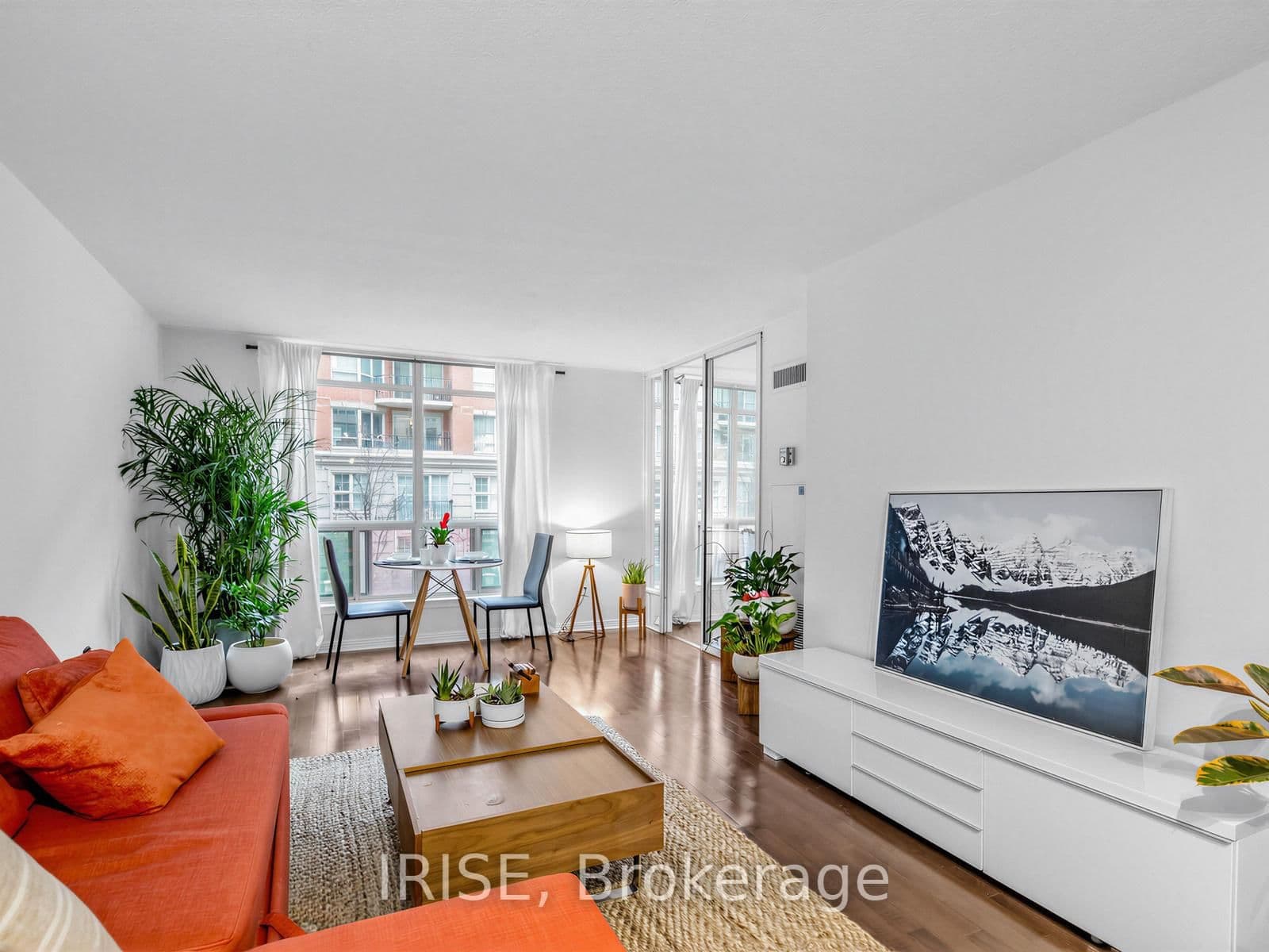 #224 - 942 Yonge Street
