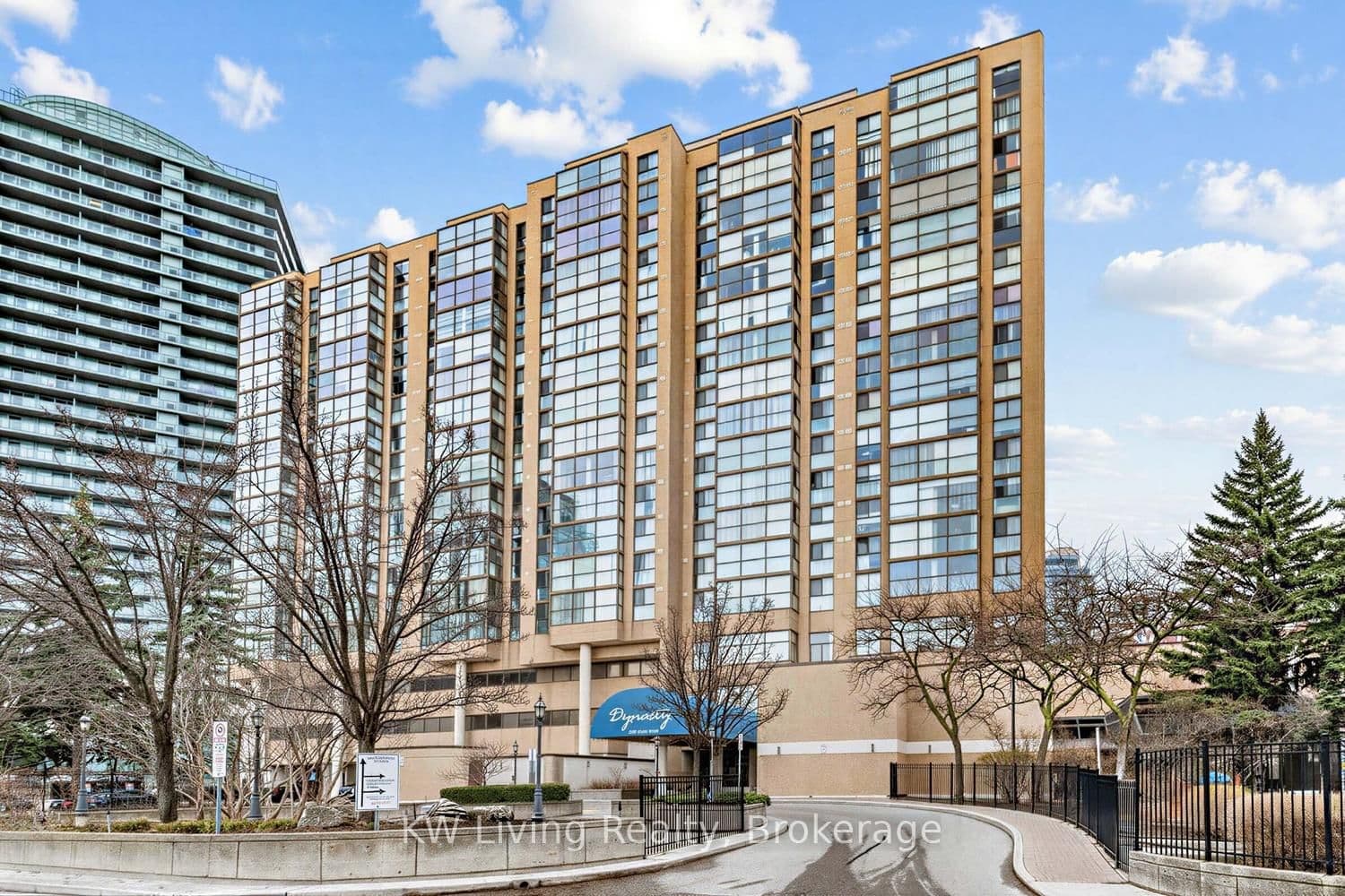 #1005 - 5460 Yonge Street