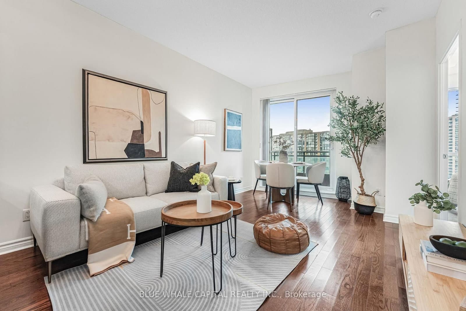 #907 - 18 Holmes Avenue