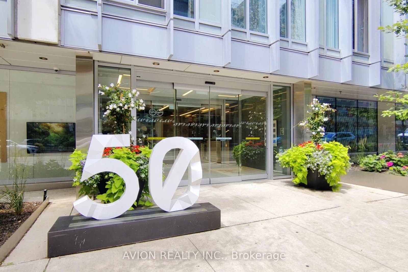 #716 - 50 Mccaul Street