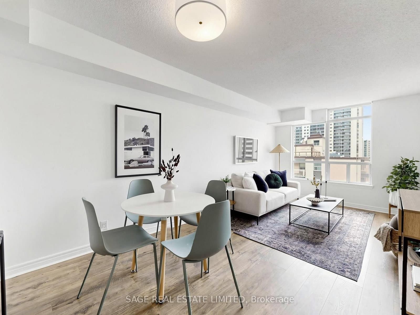 #811 - 225 Wellesley Street E