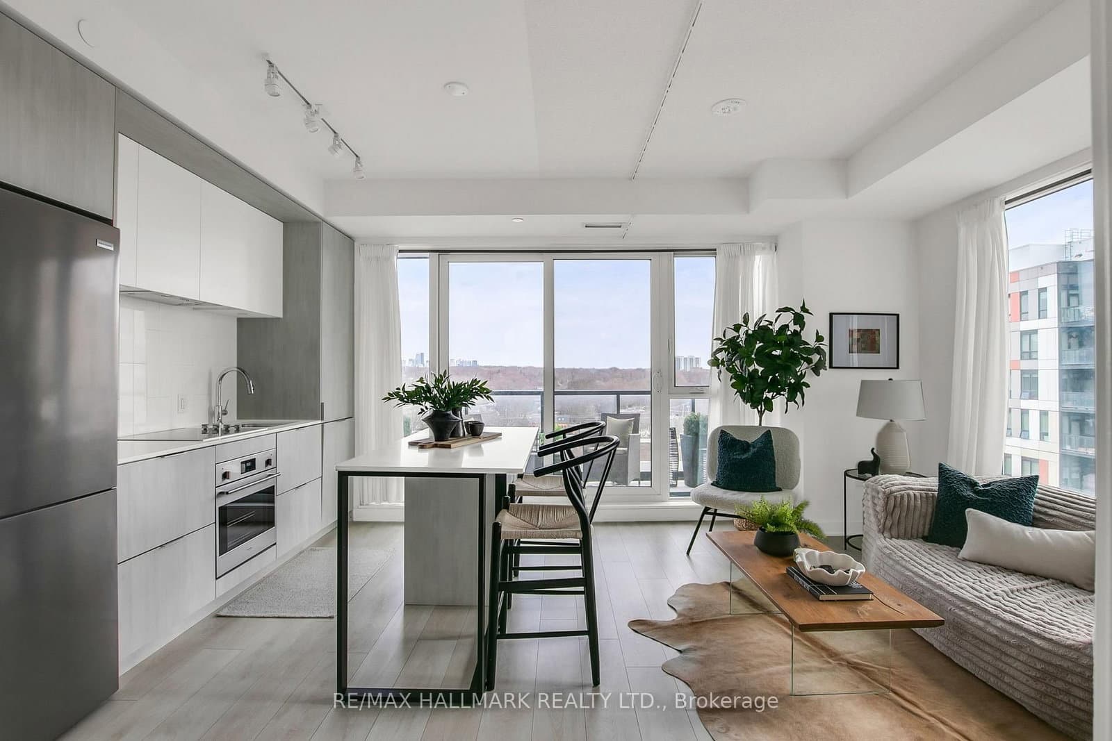 #1021 - 35 Tubman Avenue
