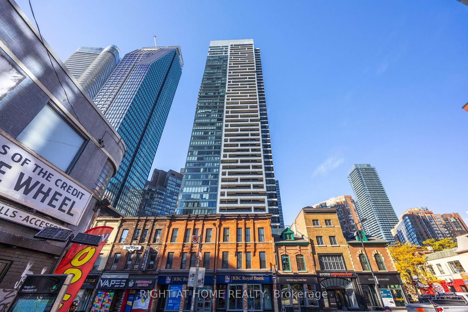 #3403 - 5 St. Joseph Street