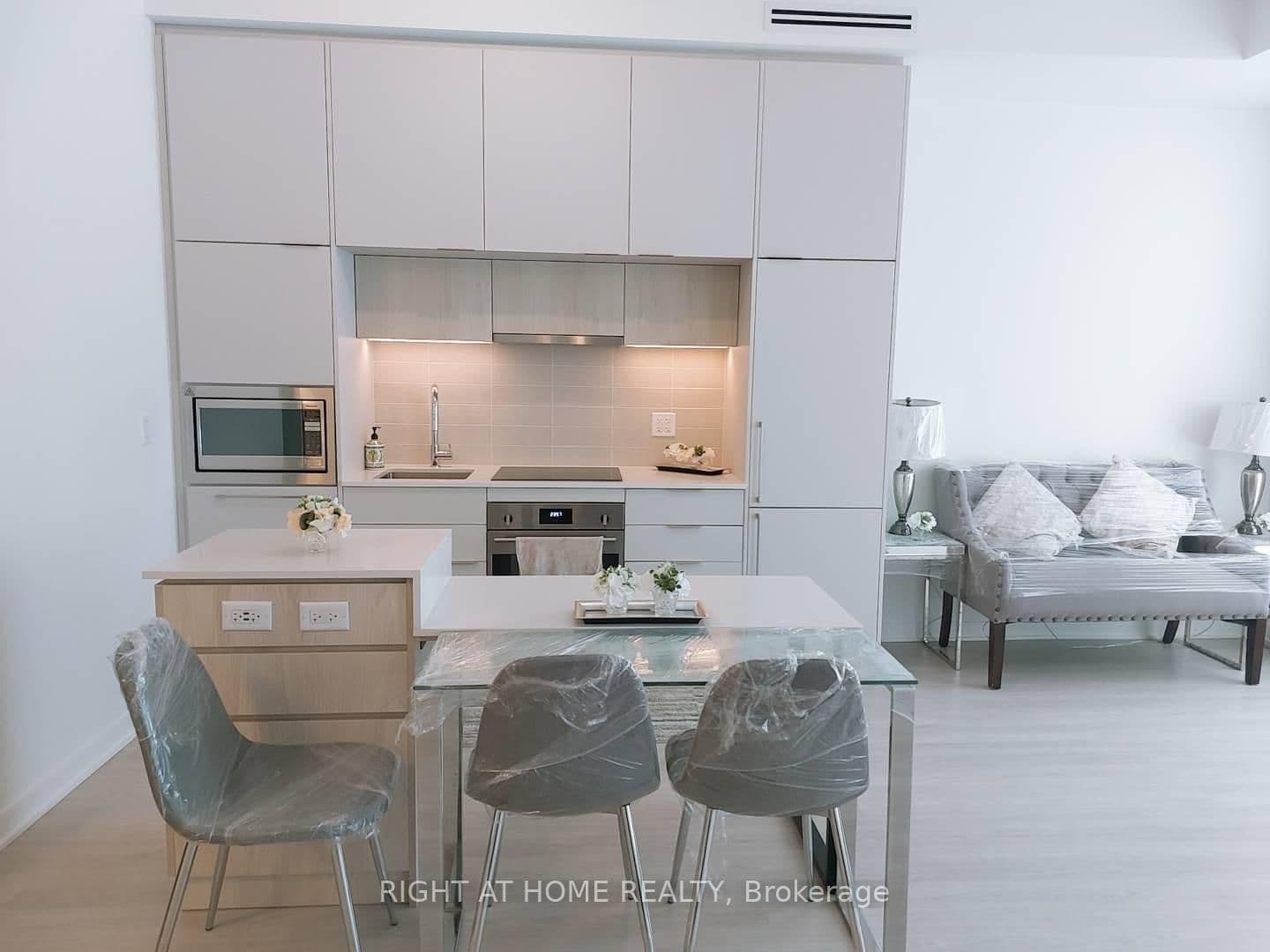 185 Alberta Avenue, Unit 210