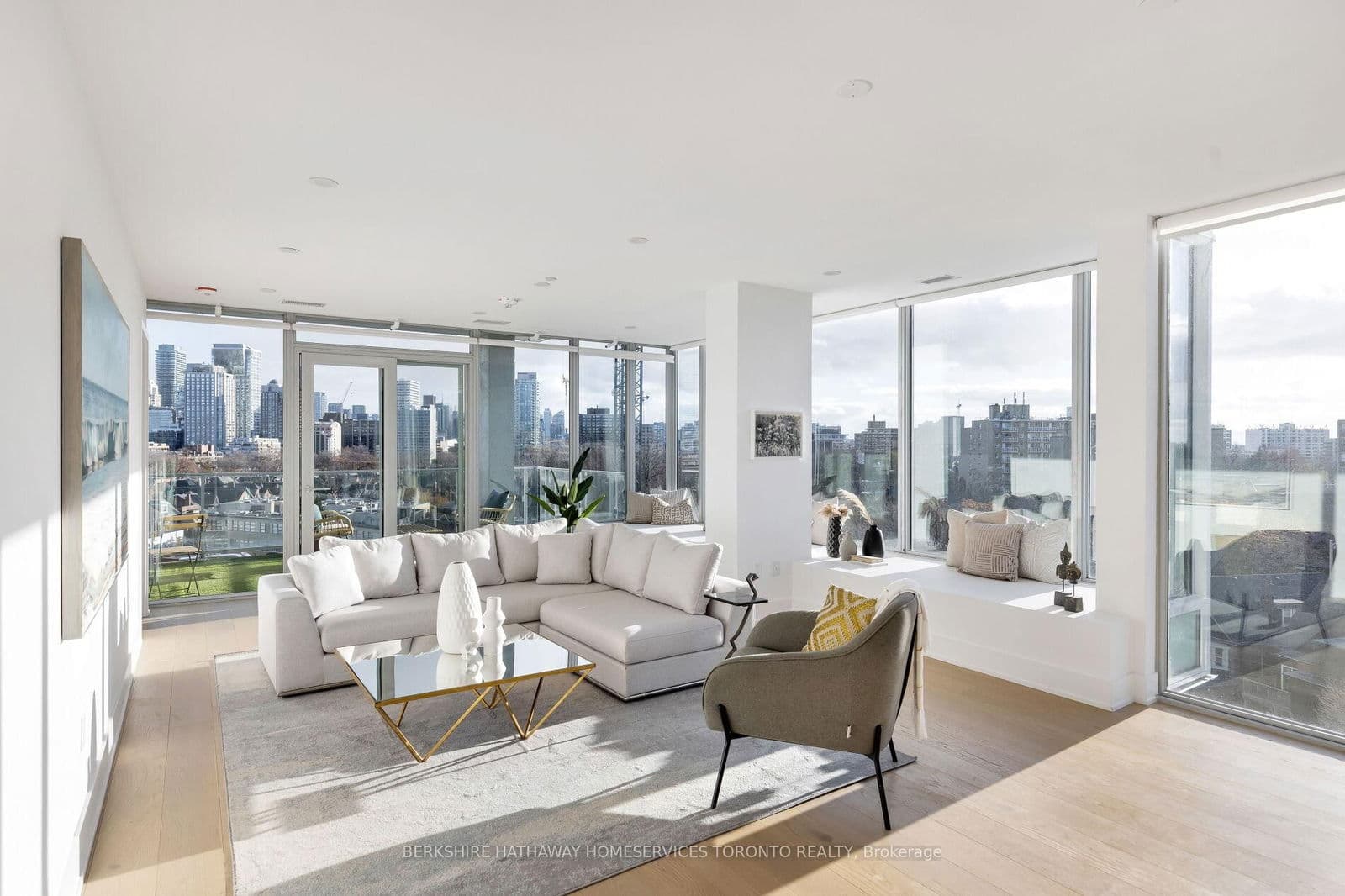 346 Davenport Road, Unit 701