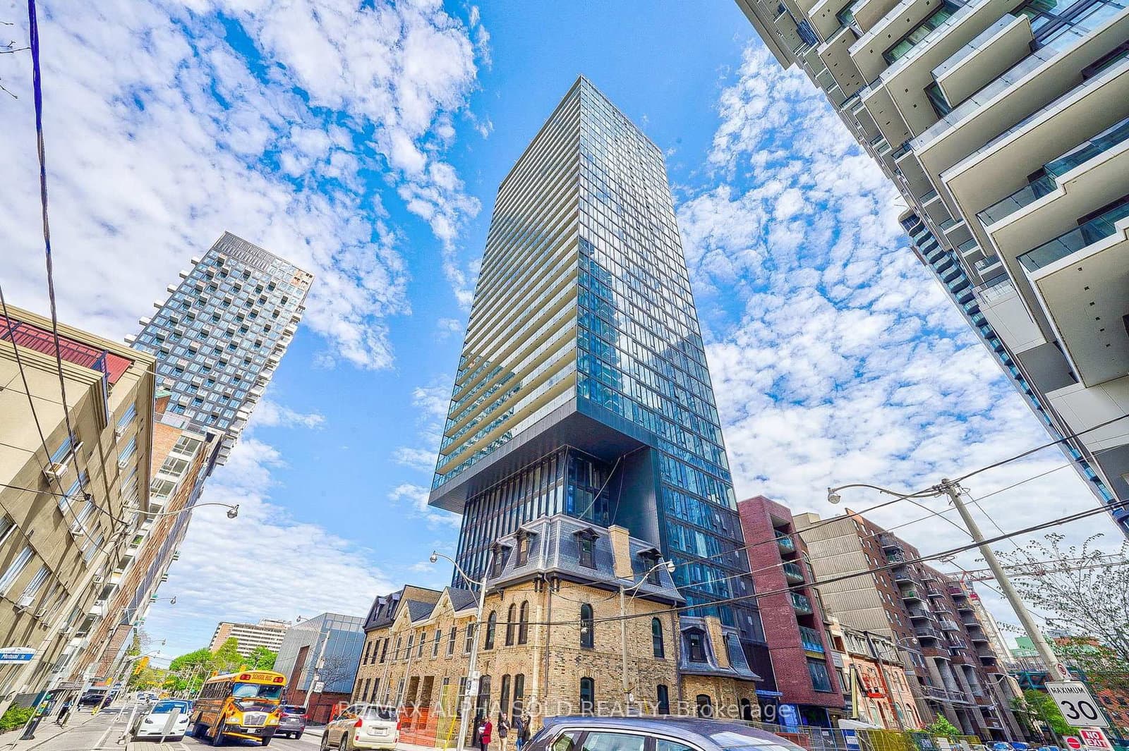 47 Mutual Street, Unit 1402