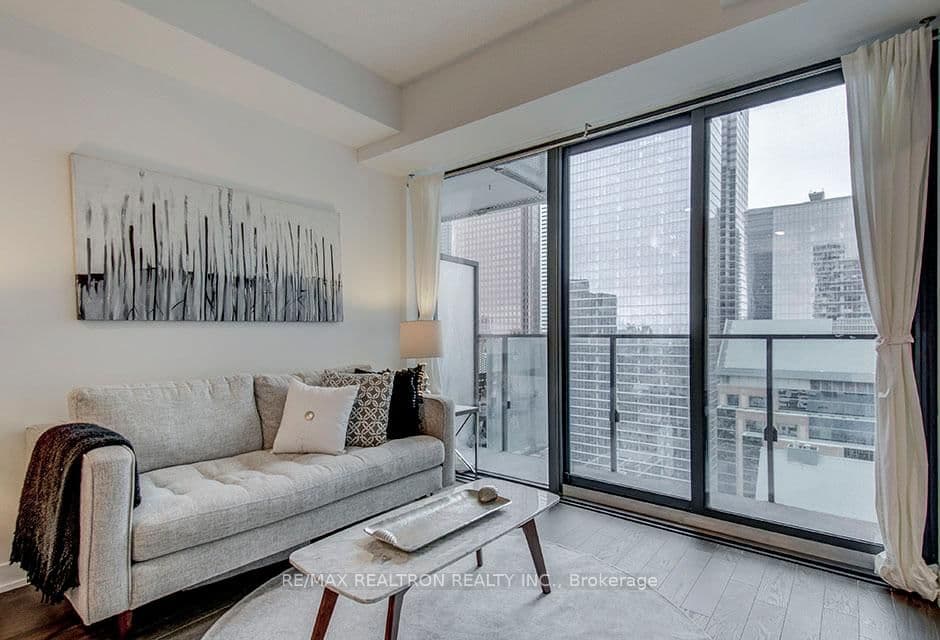 25 Richmond Street E, Unit 2807