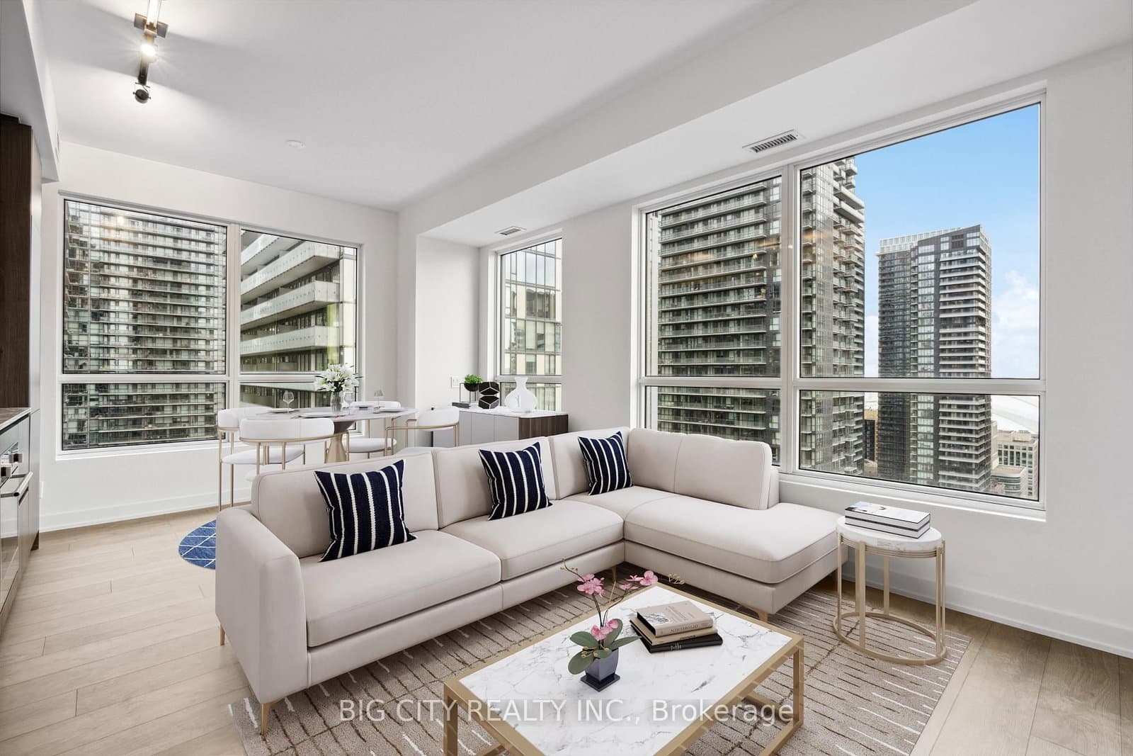 108 Peter Street, Unit 3006