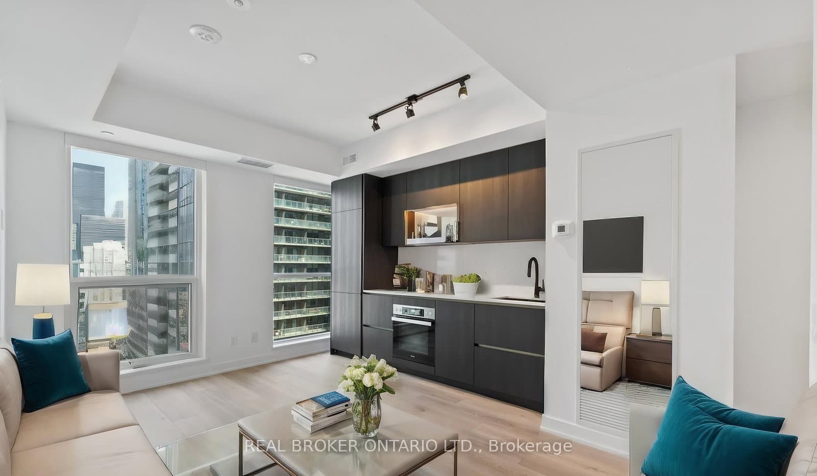 327 King Street W, Unit 1801