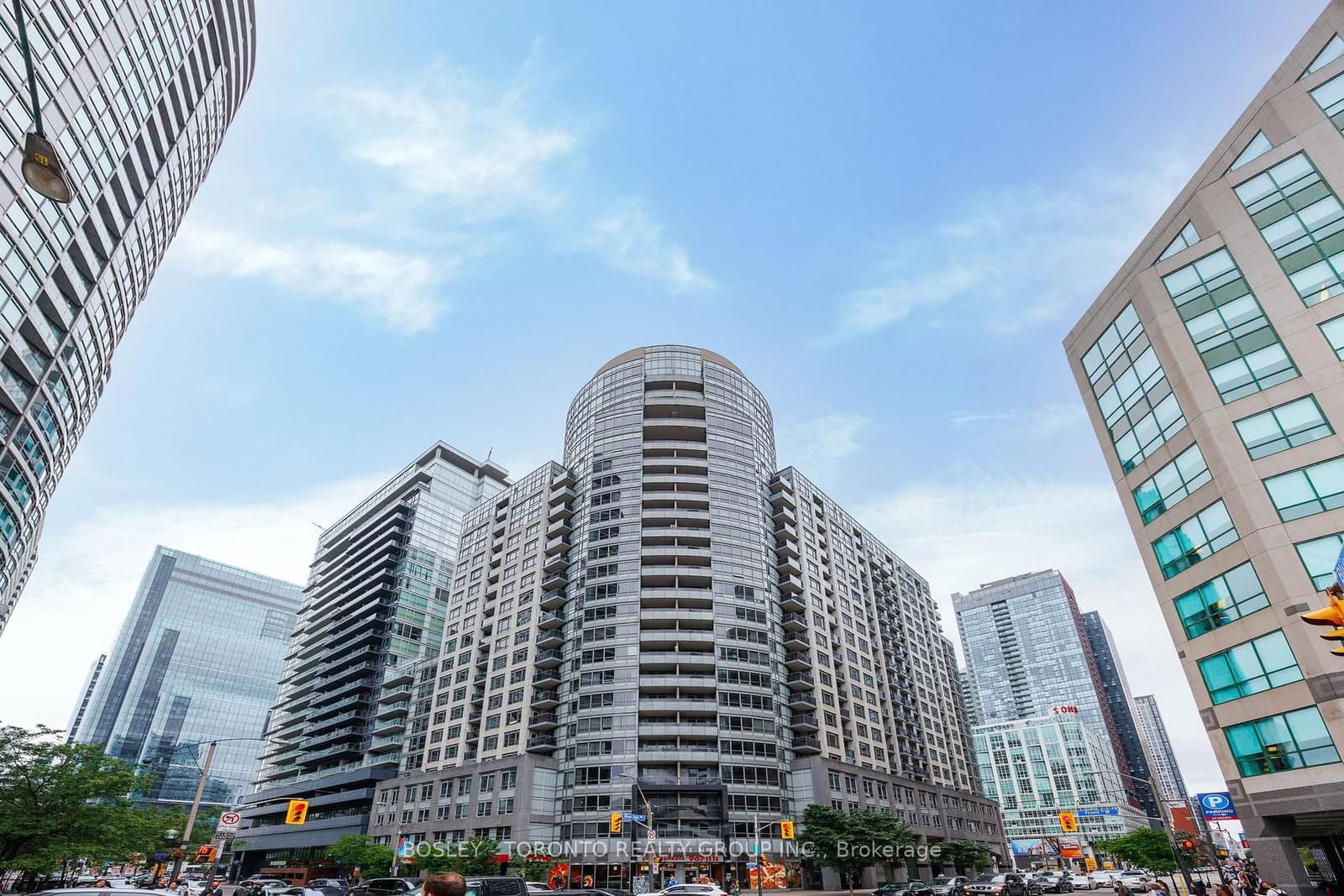 20 Blue Jays Way, Unit 401