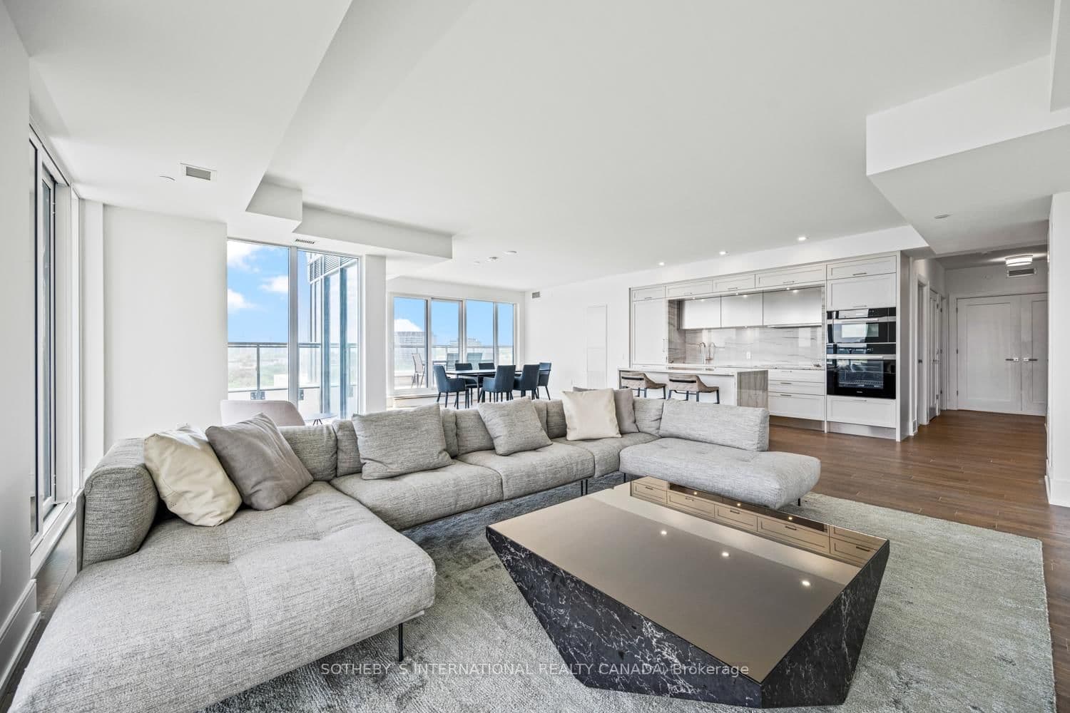 30 Inn on the Park Drive, Unit 1109