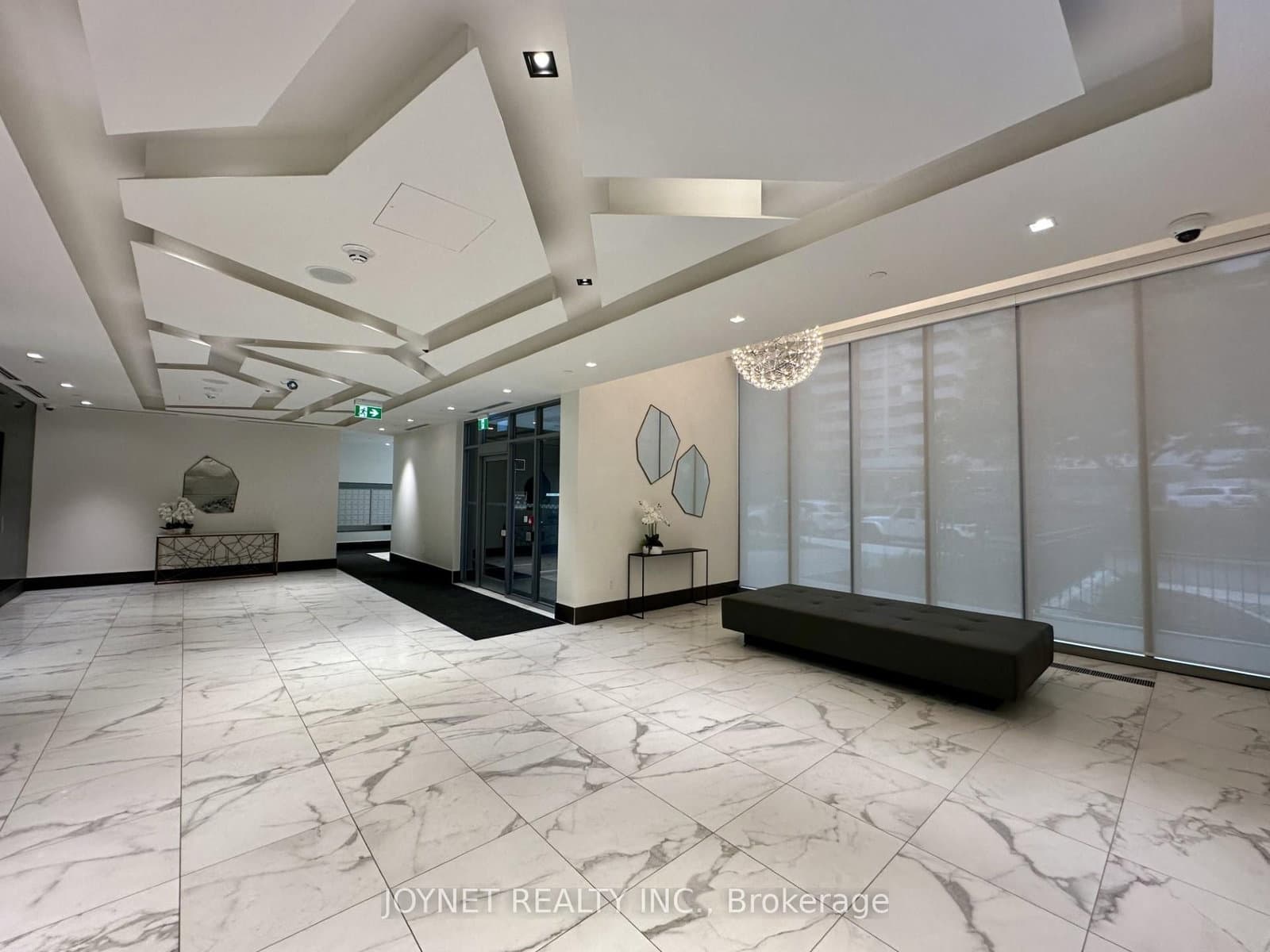 50 Dunfield Avenue, Unit 817