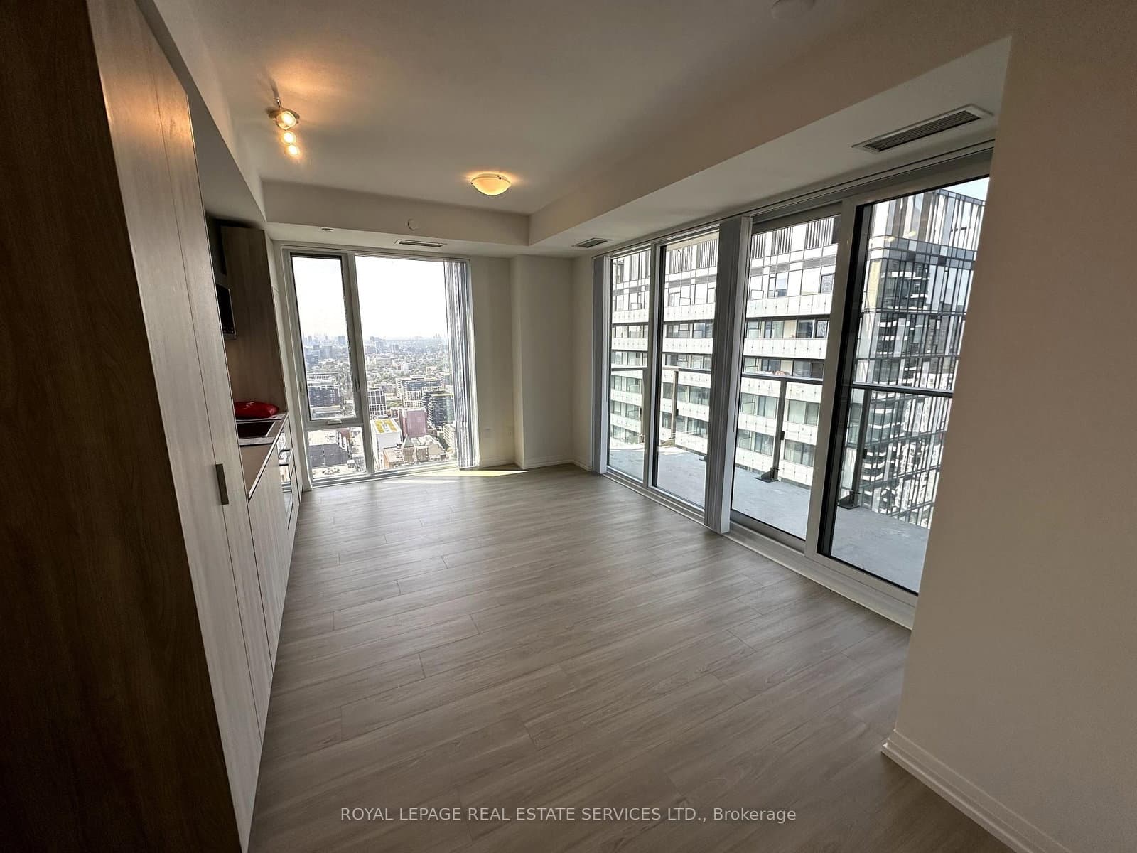 28 Widmer Street, Unit 4225