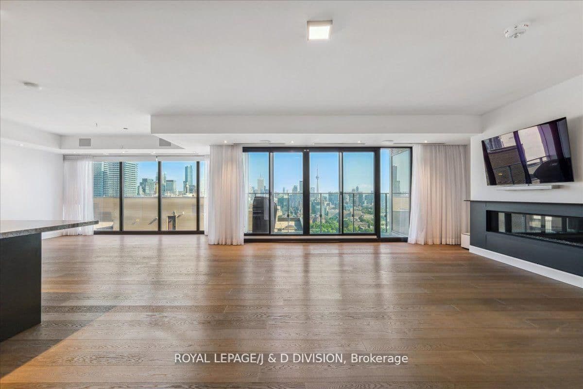 200 Cumberland Street, Unit 3102