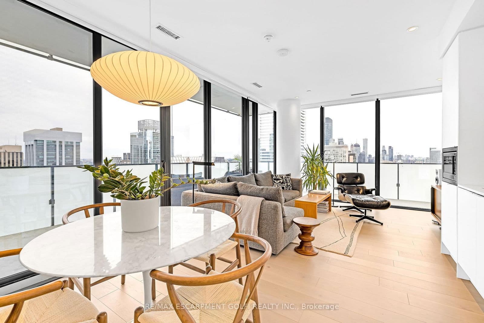 20 Lombard Street, Unit 3711