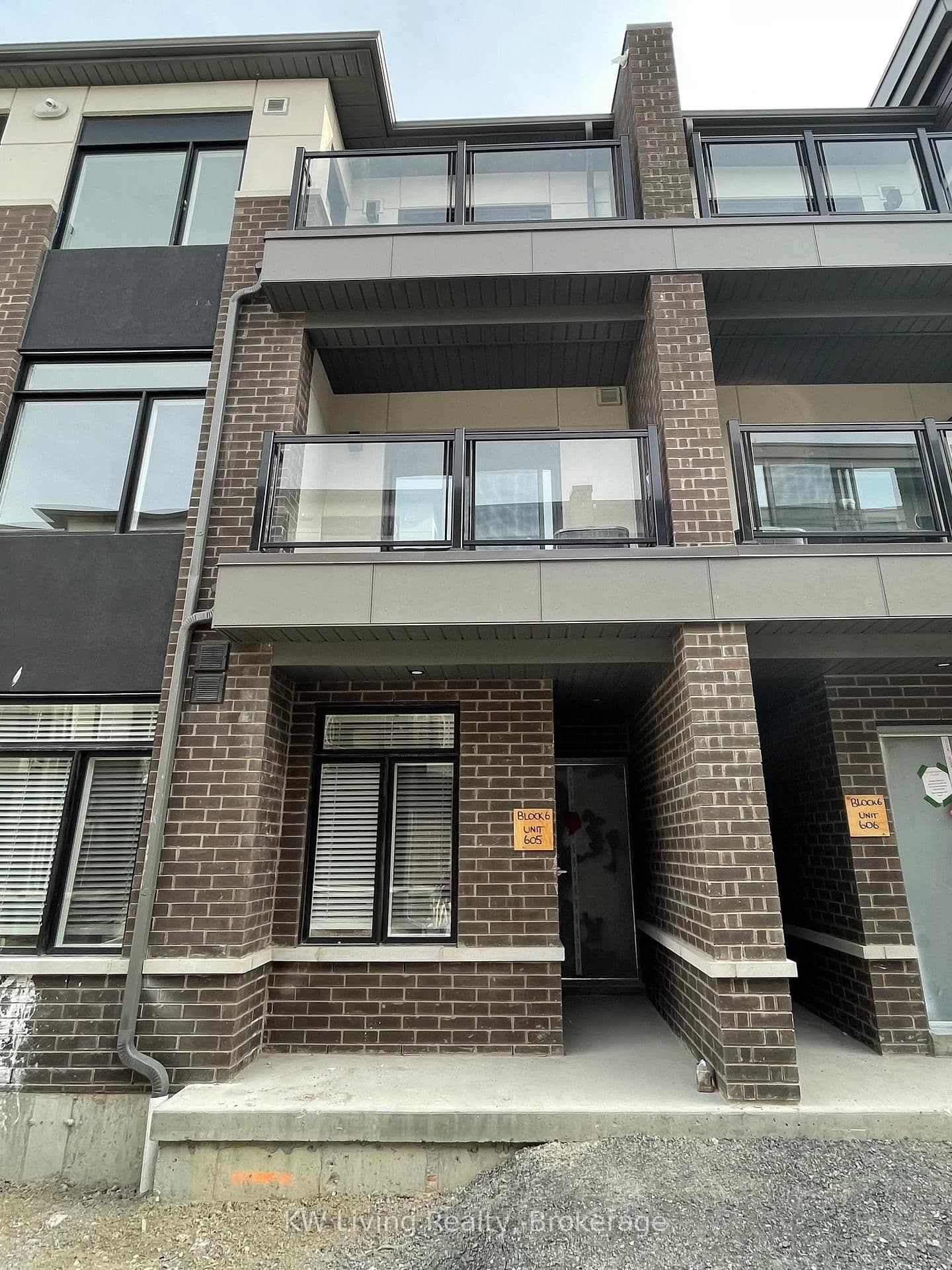1695 Dersan Street, Unit 1005 (Blk 6 #605)