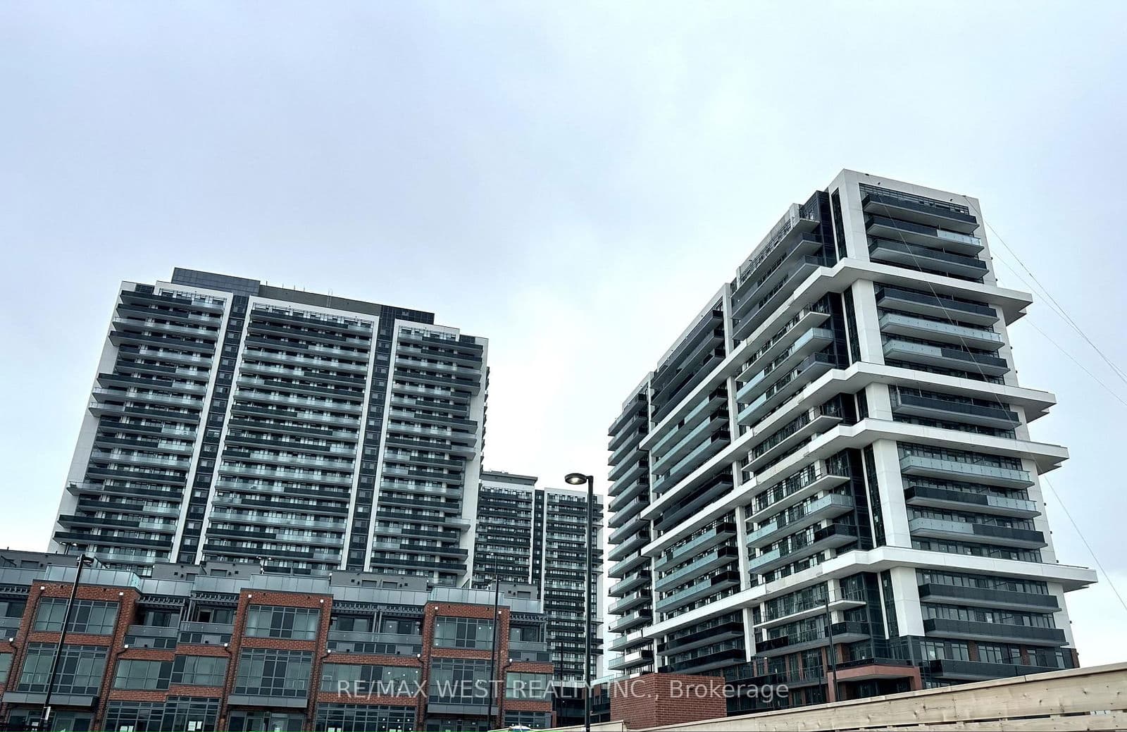 2545 N Simcoe Street N, Unit 2015